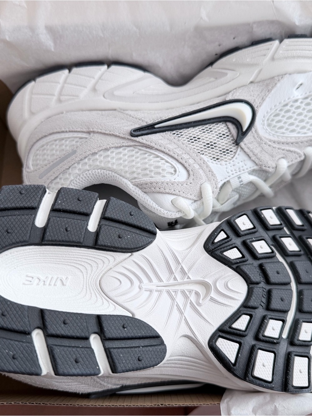 WOMEN'S NIKE V5 RNR SUEDE SNEAKERS - Picture 3 of 8